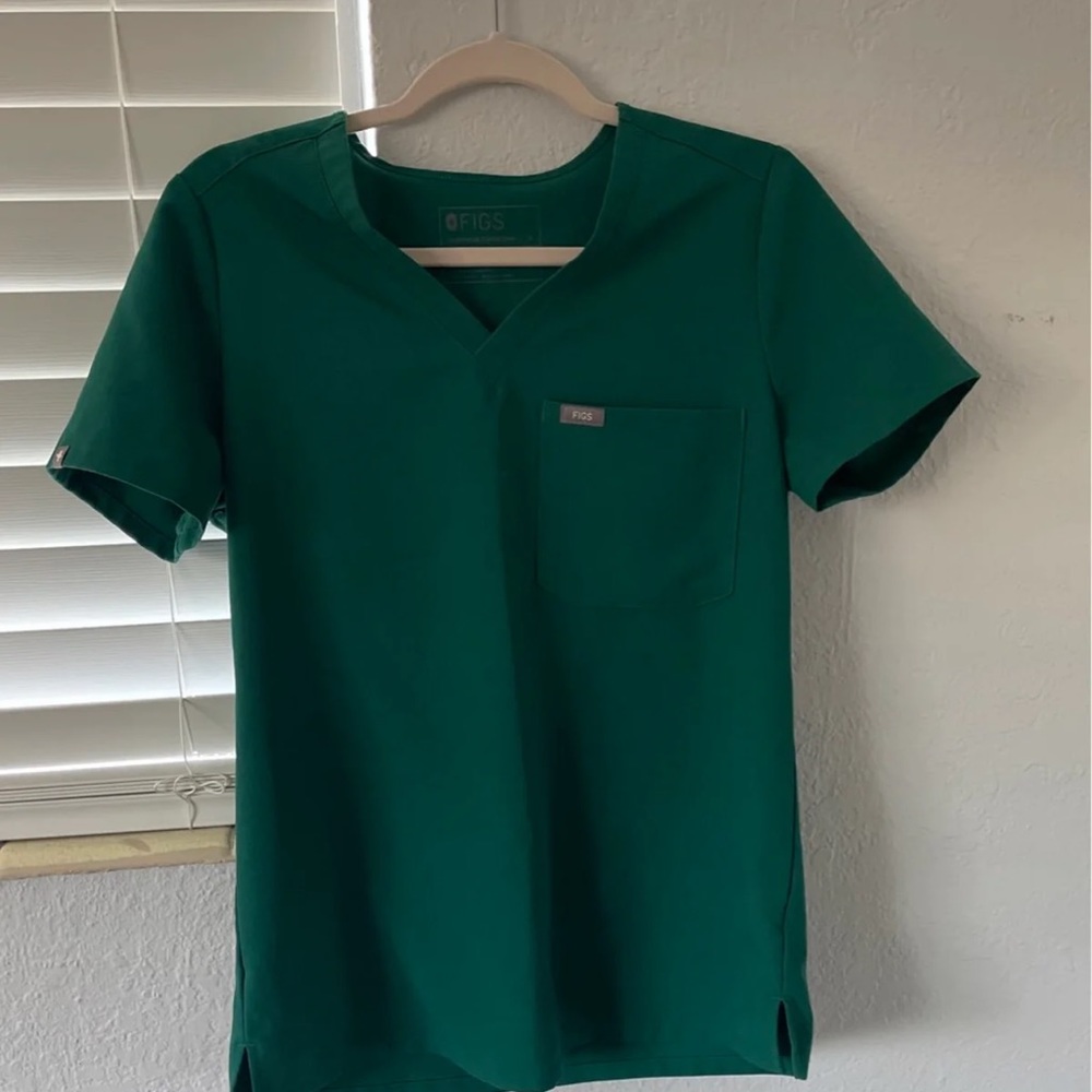 FIGS Catarina One-Pocket Scrub Top hunter green